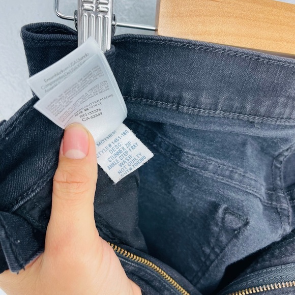 MOTHER Stunner Zip Ankle Step Fray Wash Not Guilty 26 Black Denim JEans - Picture 7 of 10